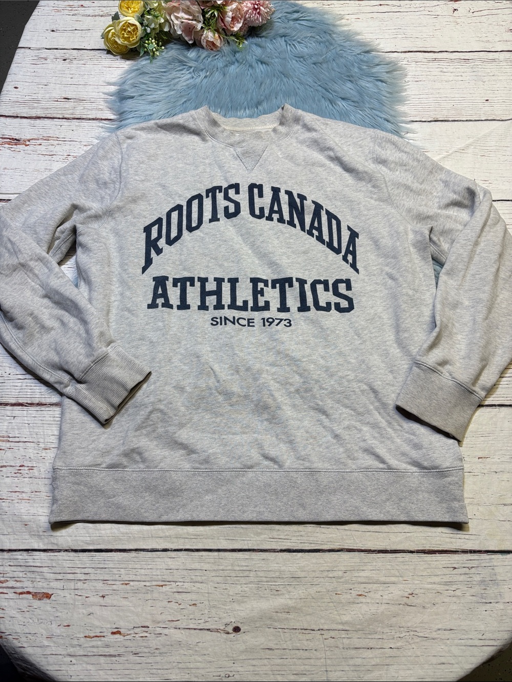 Roots Canada Athletics Crewneck Sweater in Light Gray with Navy Logo Sz XL